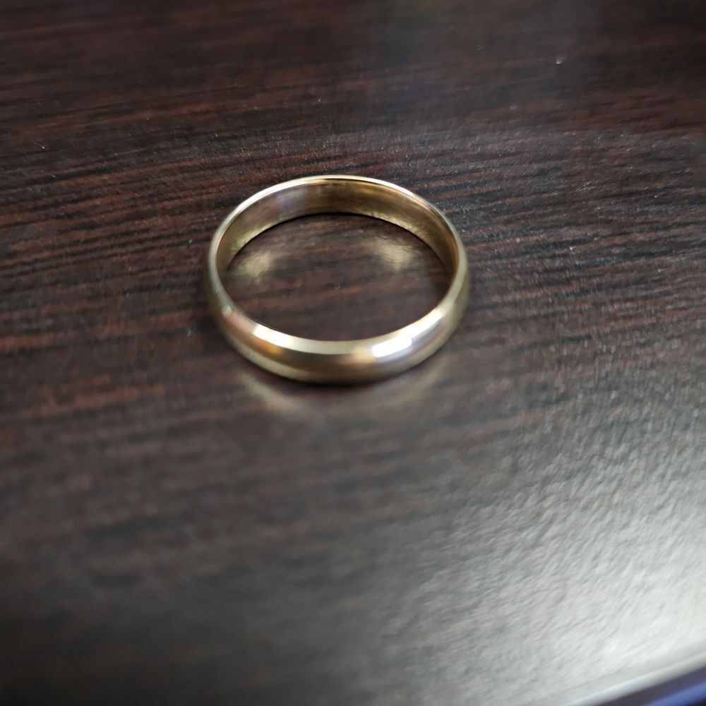 Kay Jewelers Gold Ring Men's 10 Karat Gold Wedding Band With Lifetime Warranty - Picture 2 of 4